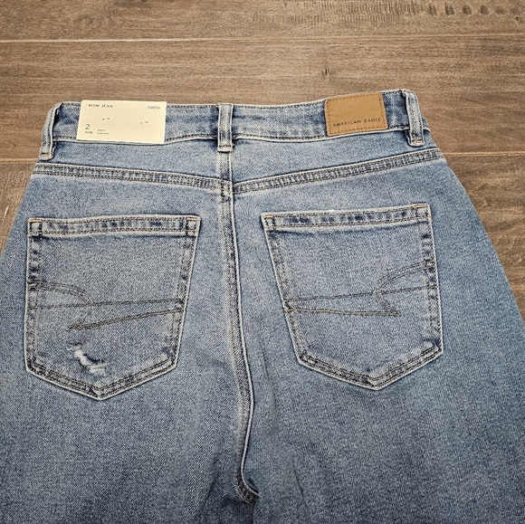 American Eagle Brand New Light Blue Mom Jeans sz 2 short - Picture 8 of 10